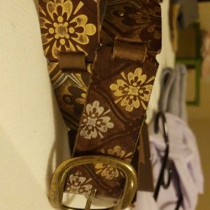 Buckle Brand Brown belt with flower design- Large